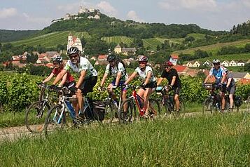 Vom Schlossgeist zum Himbeergeist; Weinviertel Tourismus Falch