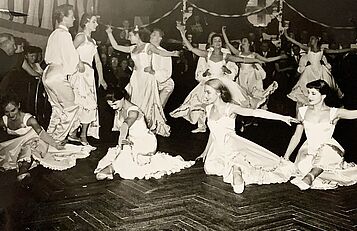 Rot Kreuz Ball Zistersdorf 1957; (c) Rupert Mandl